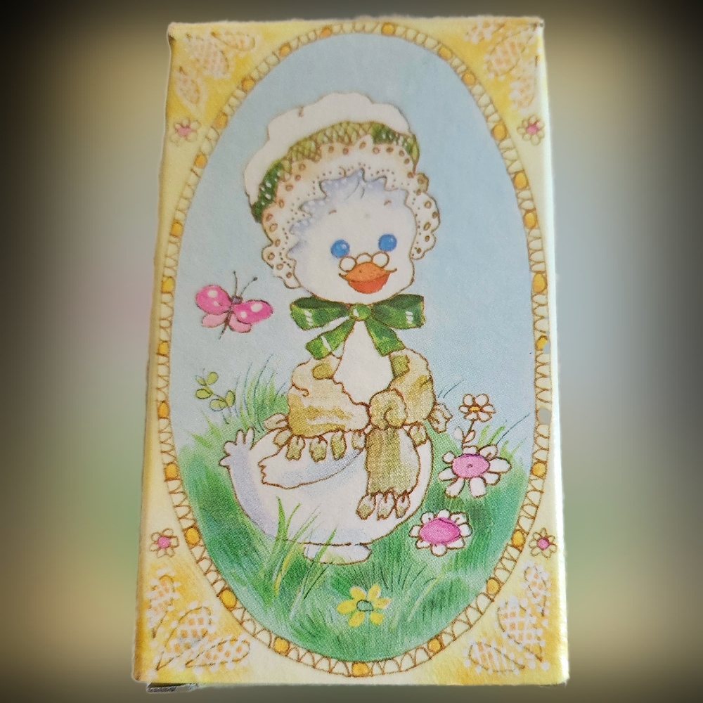 Vintage Avon's Mrs. Quackles  "Delicate Daisies" Perfume Bottle (STILL IN BOX) - Picture 8 of 12